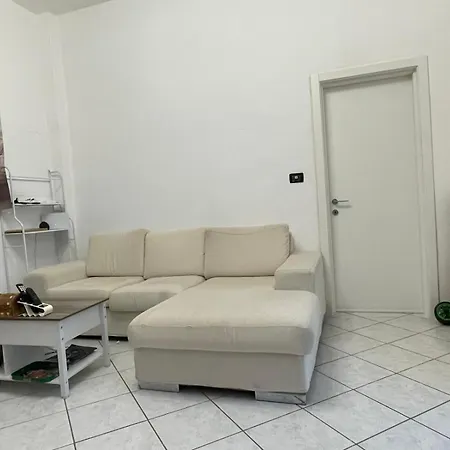 Gino House ホームステイ *